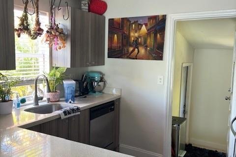 House in Miami, Florida 3 bedrooms, 128.67 sq.m. № 1867811 - photo 10