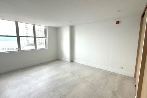 Купить кондоминиум в Майами, Флорида 2 спальни, 215.53м2, № 2064261 - фото 17