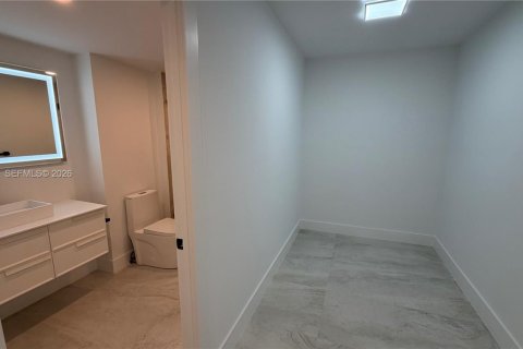 Купить кондоминиум в Майами, Флорида 2 спальни, 215.53м2, № 2064261 - фото 21