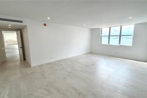 Купить кондоминиум в Майами, Флорида 2 спальни, 215.53м2, № 2064261 - фото 19
