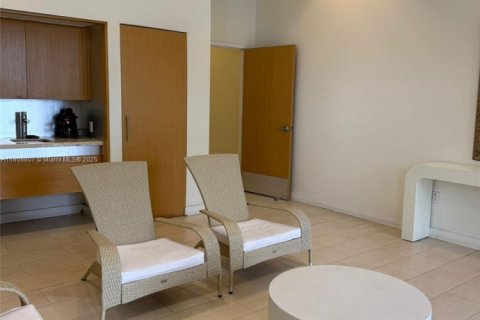 Condo in Surfside, Florida, 1 bedroom  № 1752472 - photo 17