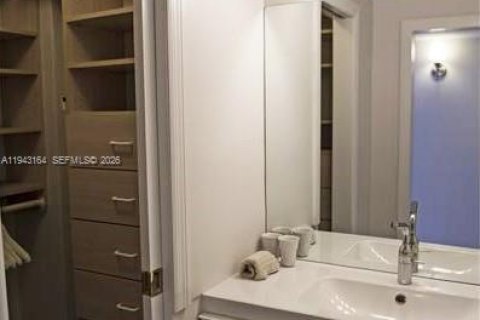 Copropriété à louer à Miami Beach, Floride: 49.24 m2 № 1999507 - photo 12