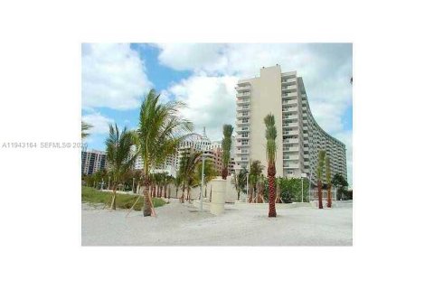Copropriété à louer à Miami Beach, Floride: 49.24 m2 № 1999507 - photo 24