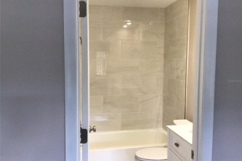 Condo in Sarasota, Florida, 2 bedrooms  № 1807406 - photo 3