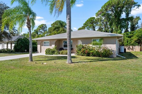 House in Venice, Florida 3 bedrooms, 141.21 sq.m. № 1821242 - photo 2