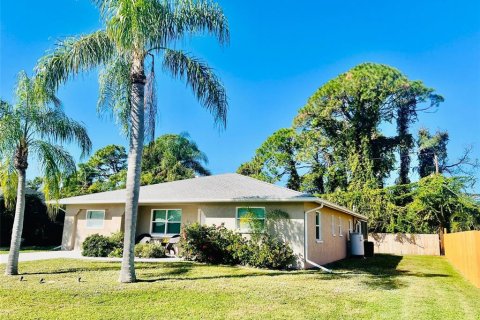 House in Venice, Florida 3 bedrooms, 141.21 sq.m. № 1821242 - photo 1