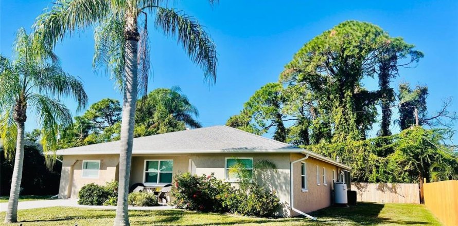 House in Venice, Florida 3 bedrooms, 141.21 sq.m. № 1821242