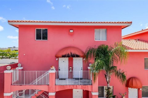 Condo in Miami, Florida, 3 bedrooms  № 1881193 - photo 1