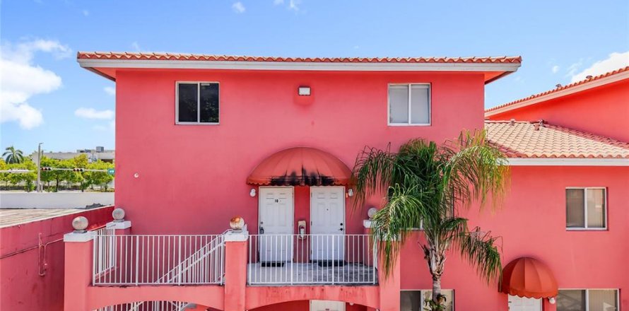 Condo in Miami, Florida, 3 bedrooms  № 1881193