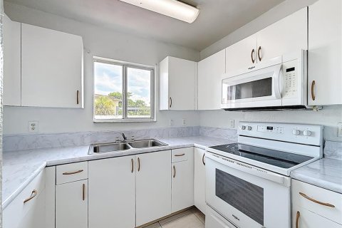 Condo in Miami, Florida, 3 bedrooms  № 1881193 - photo 4