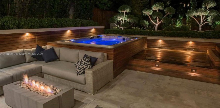 Casa en Miami, Florida 5 dormitorios, 342.07 m2 № 2012156