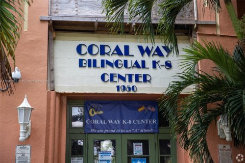 Casa en alquiler en Miami, Florida, 5 dormitorios, 342.07 m2 № 2012156 - foto 9