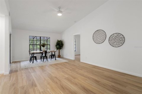 House in Tampa, Florida 2 bedrooms, 92.34 sq.m. № 1721051 - photo 5