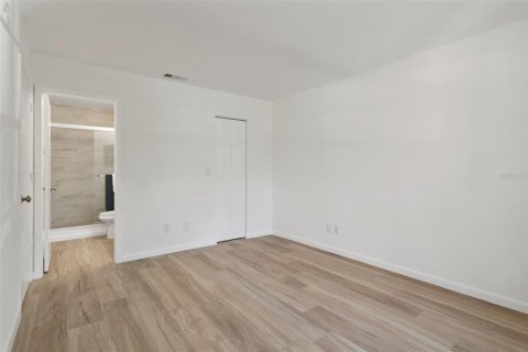 House in Tampa, Florida 2 bedrooms, 92.34 sq.m. № 1721051 - photo 17