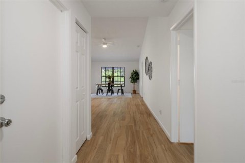House in Tampa, Florida 2 bedrooms, 92.34 sq.m. № 1721051 - photo 3