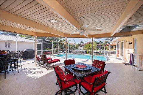 Villa ou maison à vendre à Punta Gorda, Floride: 4 chambres, 227.8 m2 № 2147512 - photo 6