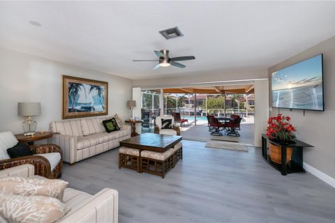 Villa ou maison à vendre à Punta Gorda, Floride: 4 chambres, 227.8 m2 № 2147512 - photo 3