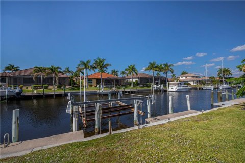 Villa ou maison à vendre à Punta Gorda, Floride: 4 chambres, 227.8 m2 № 2147512 - photo 8