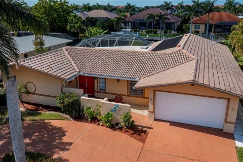 Villa ou maison à vendre à Punta Gorda, Floride: 4 chambres, 227.8 m2 № 2147512 - photo 2