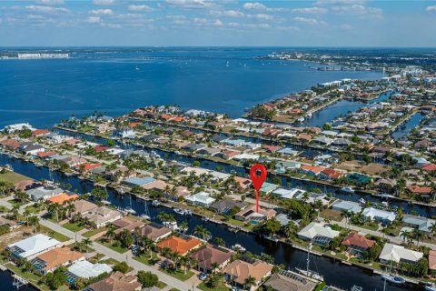 Villa ou maison à vendre à Punta Gorda, Floride: 4 chambres, 227.8 m2 № 2147512 - photo 9