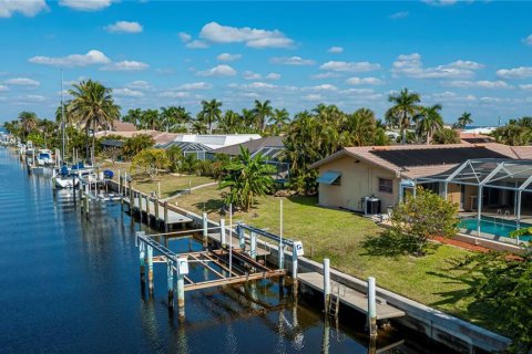 Villa ou maison à Punta Gorda, Floride 4 chambres, 227.8 m2 № 2147512