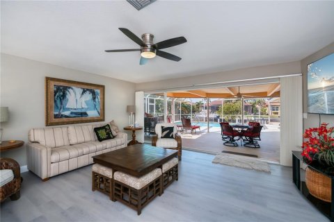 Villa ou maison à vendre à Punta Gorda, Floride: 4 chambres, 227.8 m2 № 2147512 - photo 14
