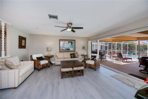 Villa ou maison à vendre à Punta Gorda, Floride: 4 chambres, 227.8 m2 № 2147512 - photo 15