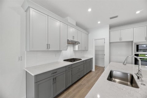 House in Apollo Beach, Florida 4 bedrooms, 186.92 sq.m. № 1820921 - photo 7
