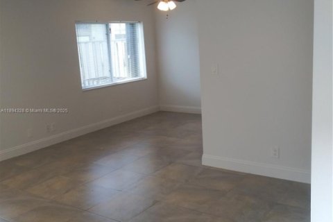 Adosado en venta en Lauderhill, Florida, 2 dormitorios, 87.33 m2 № 1946107 - foto 3
