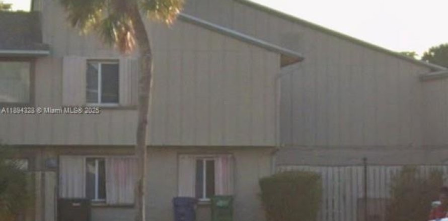Adosado en Lauderhill, Florida 2 dormitorios, 87.33 m2 № 1946107
