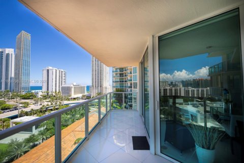 Condo à Sunny Isles Beach, Floride, 3 chambres  № 2153506