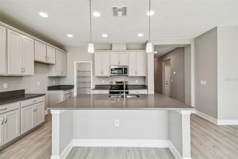 House in Spring Hill, Florida 4 bedrooms, 263.38 sq.m. № 1608325 - photo 12