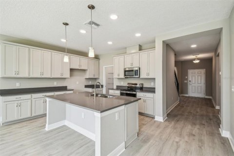 House in Spring Hill, Florida 4 bedrooms, 263.38 sq.m. № 1608325 - photo 15
