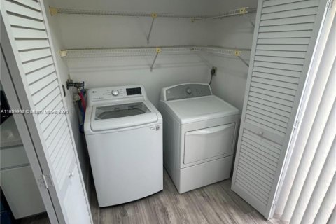 Adosado en venta en Sunrise, Florida, 2 dormitorios, 140.47 m2 № 1828777 - foto 18