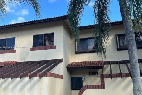 Adosado en venta en Sunrise, Florida, 2 dormitorios, 140.47 m2 № 1828777 - foto 1