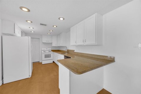 House in Ruskin, Florida 4 bedrooms, 163.04 sq.m. № 1617864 - photo 7