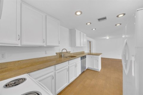 House in Ruskin, Florida 4 bedrooms, 163.04 sq.m. № 1617864 - photo 10