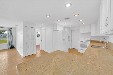 House in Ruskin, Florida 4 bedrooms, 163.04 sq.m. № 1617864 - photo 8