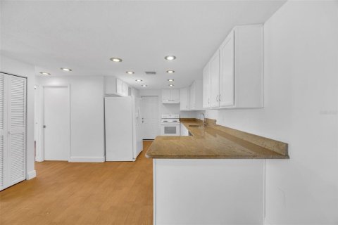 House in Ruskin, Florida 4 bedrooms, 163.04 sq.m. № 1617864 - photo 9