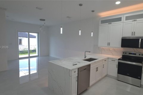 House in Lehigh Acres, Florida 6 bedrooms, 111.39 sq.m. № 2170923 - photo 22