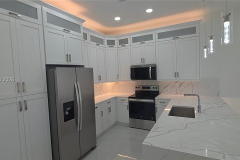 House in Lehigh Acres, Florida 6 bedrooms, 111.39 sq.m. № 2170923 - photo 7
