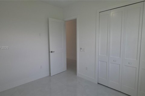 House in Lehigh Acres, Florida 6 bedrooms, 111.39 sq.m. № 2170923 - photo 15