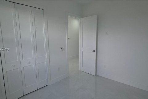 House in Lehigh Acres, Florida 6 bedrooms, 111.39 sq.m. № 2170923 - photo 19