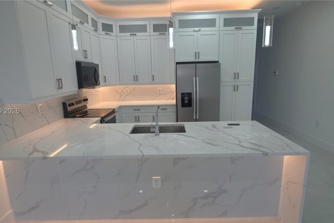 House in Lehigh Acres, Florida 6 bedrooms, 111.39 sq.m. № 2170923 - photo 25