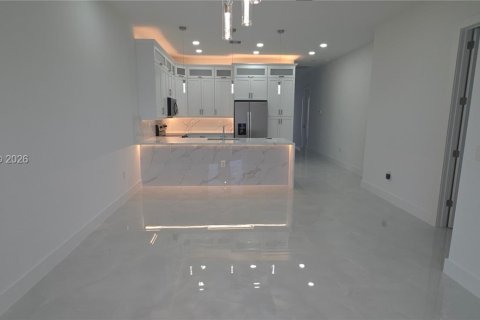 House in Lehigh Acres, Florida 6 bedrooms, 111.39 sq.m. № 2170923 - photo 26