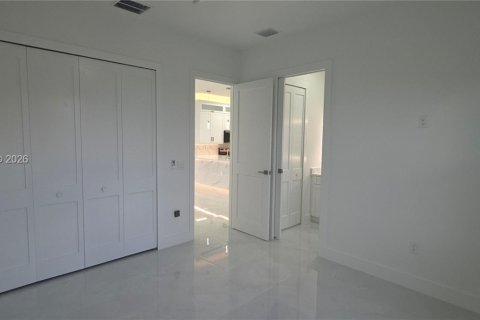 House in Lehigh Acres, Florida 6 bedrooms, 111.39 sq.m. № 2170923 - photo 30