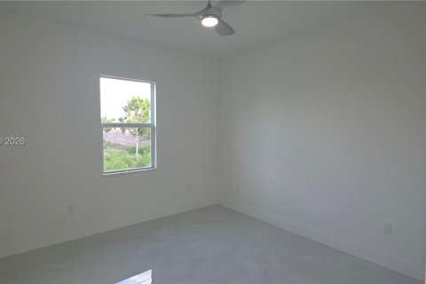 House in Lehigh Acres, Florida 6 bedrooms, 111.39 sq.m. № 2170923 - photo 29