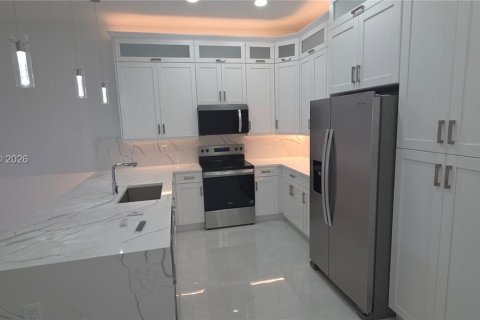 House in Lehigh Acres, Florida 6 bedrooms, 111.39 sq.m. № 2170923 - photo 23
