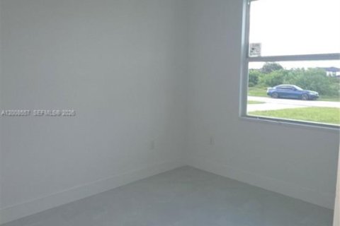 House in Lehigh Acres, Florida 6 bedrooms, 111.39 sq.m. № 2170923 - photo 18