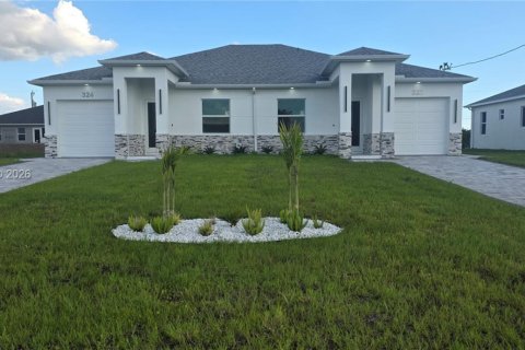 House in Lehigh Acres, Florida 6 bedrooms, 111.39 sq.m. № 2170923